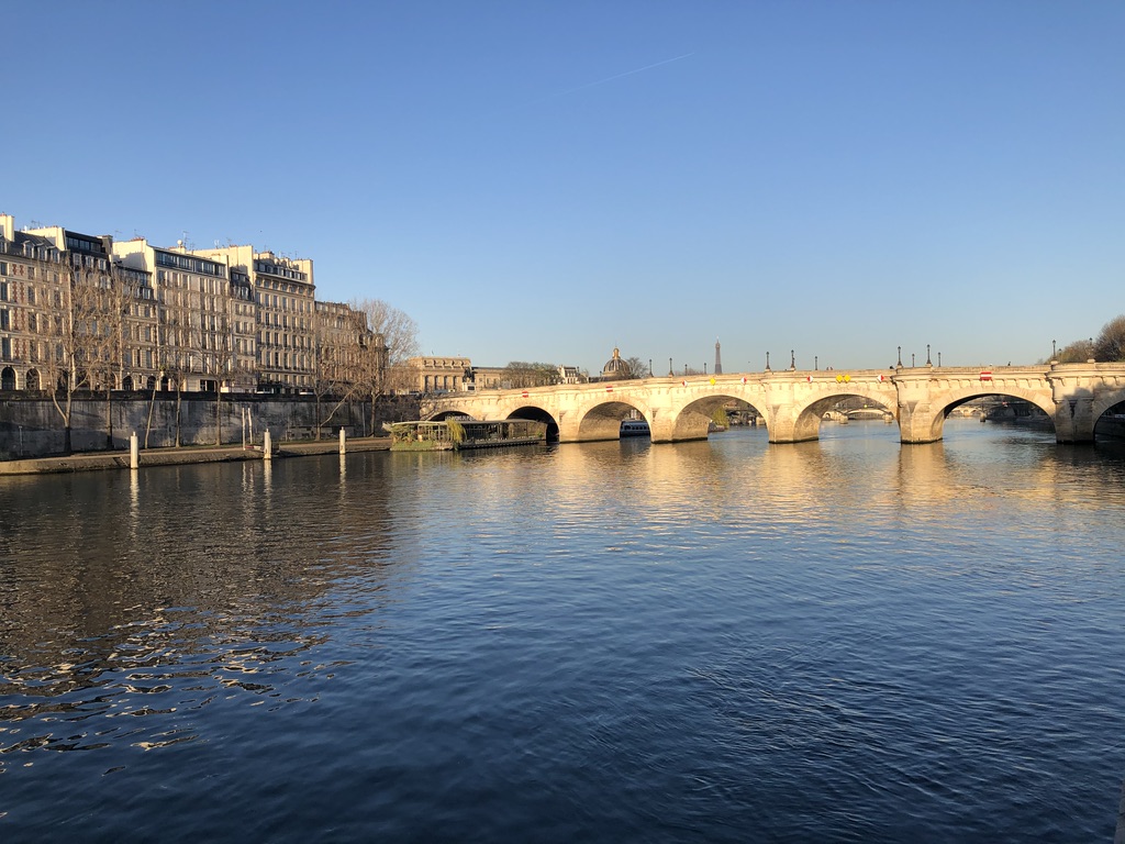 EC0FE976-B7F1-4C47-9D52-3D4EFA080A32_1_105_c